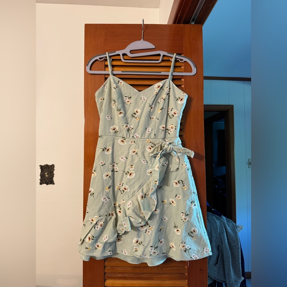 Jodi Kristopher Light Green Floral Mini Dress